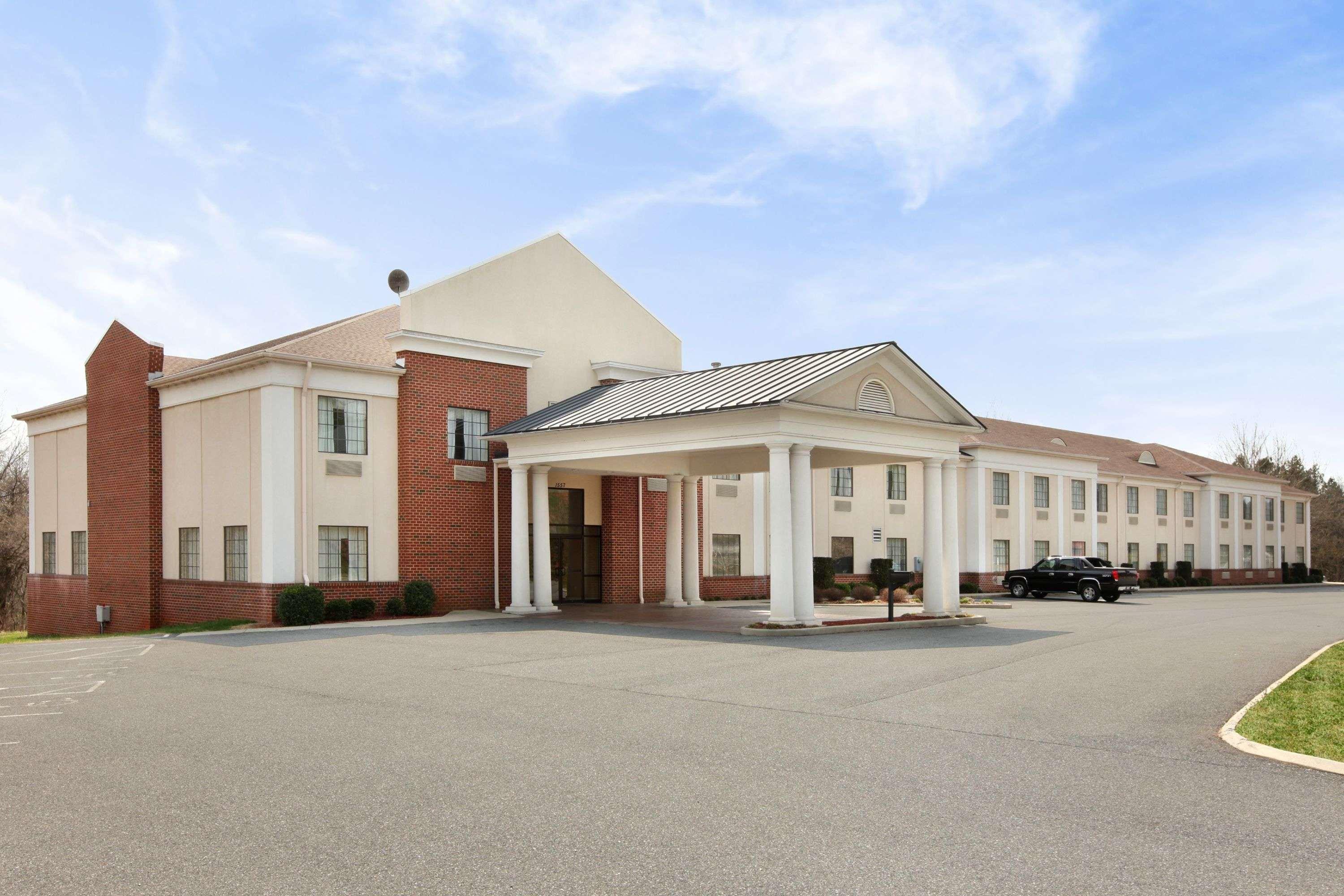 Days Inn By Wyndham Alta Vista Altavista Exteriér fotografie